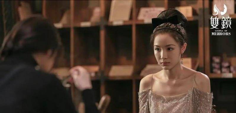 严微|《双镜》|你是光,我是影,但我们真正的不同不过是底色各异