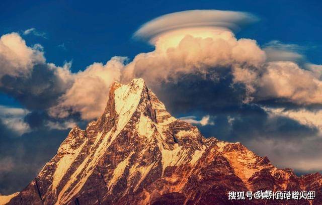 最高的山不在地球上，它的高度是喜马拉雅山的2倍多