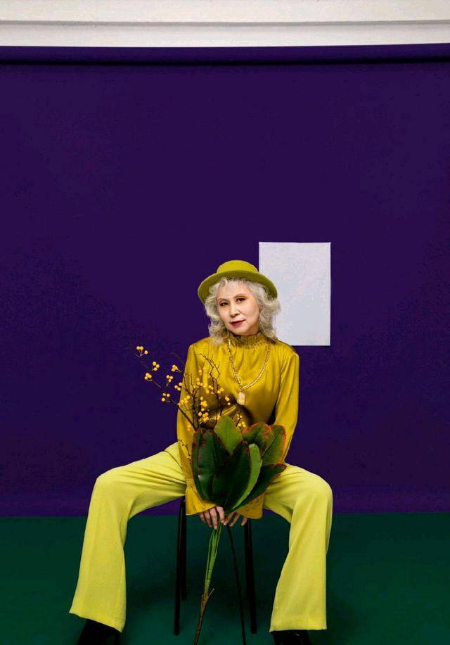 颜色|年过花甲的奶奶们也能玩转时尚，状态丝毫不输年轻人，真让人羡慕