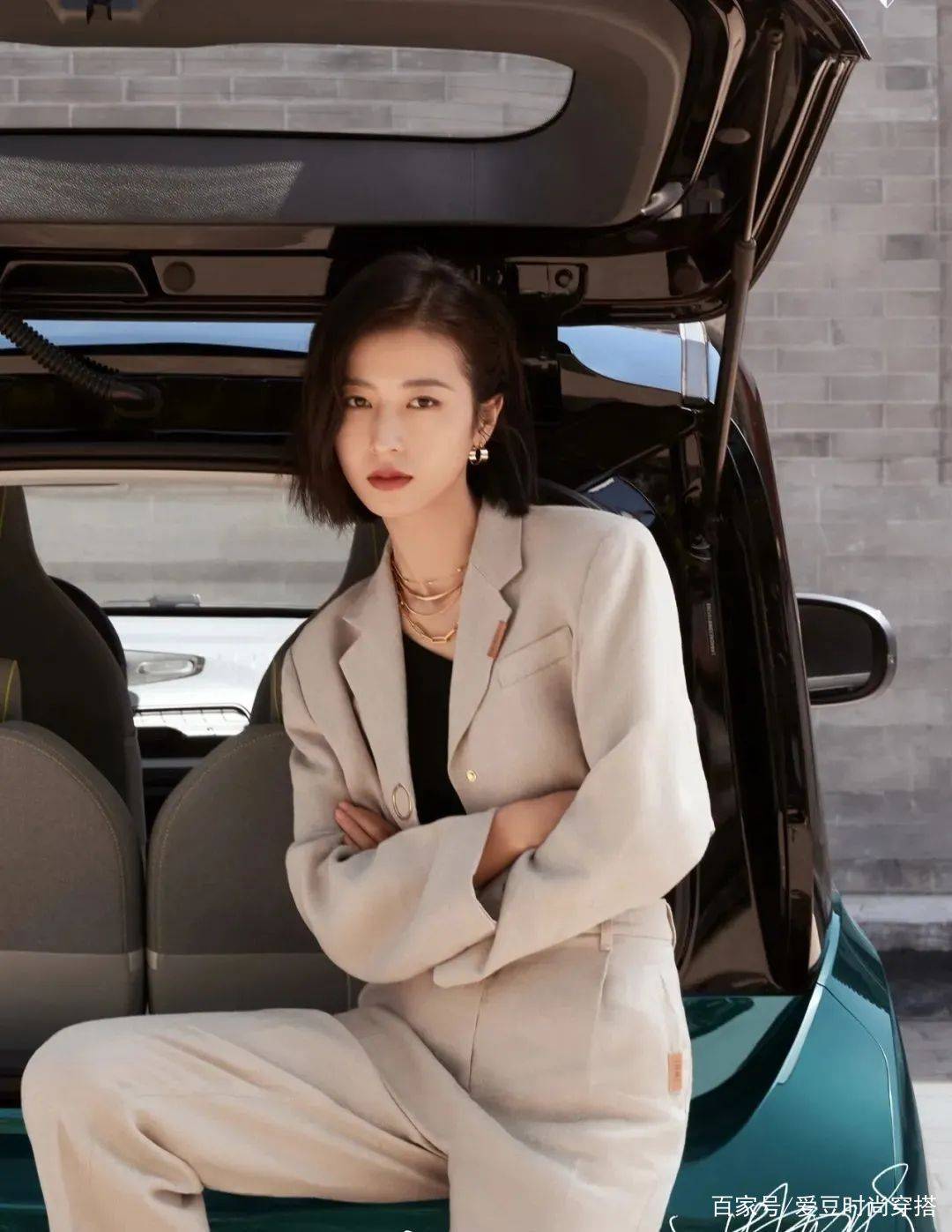 发型|你适合什么样的短发？该如何搭配秋装？