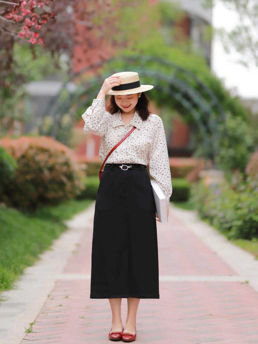 身材|“腿胖”的女生可以尝试这样穿，衬衫搭配半身裙，修身又洋气