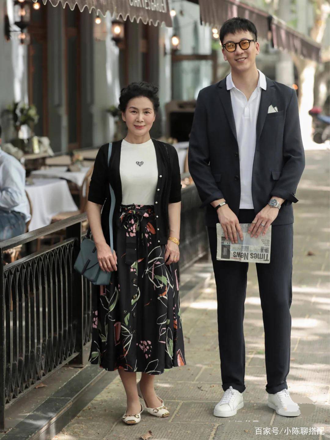 下装|懂穿的女人不显老！百用不厌的“焦点穿搭”，学会才更优雅气质