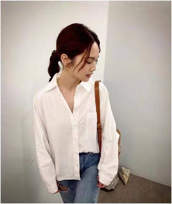 杨丞琳|杨丞琳快40岁了，穿衬衫配牛仔裤却很有年轻感，出道20年几乎没变