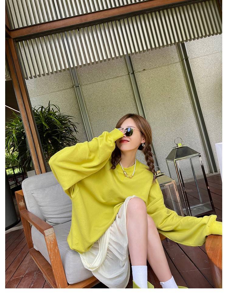 卫衣|学唐艺昕这样穿,简单的卫衣搭配半裙,叠穿出时髦感