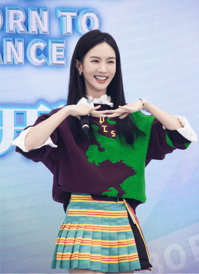 视觉|金晨穿得可真像00后，虽然这裙子看着有点短，但是真显腿长