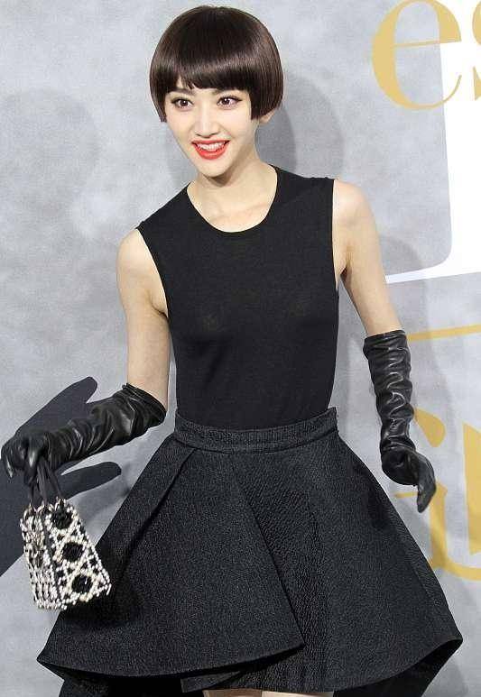 设计|景甜的眼妆是不是太浓了，和张柏芝穿相似的裙子，却看不出年龄差