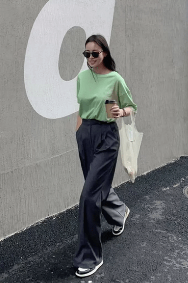 视觉|衣不在多，会穿才是王道！今秋超火上衣配高腰裤穿搭，显瘦显高级