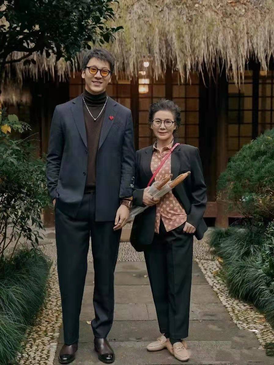 身材|已经60岁的奶奶，状态却比年轻人好，靠穿搭打造优雅高级风