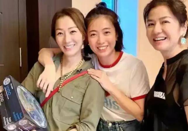 张曼玉现状钟楚红 ea74e552c56c484eb8387262c1b66ccb.jpeg