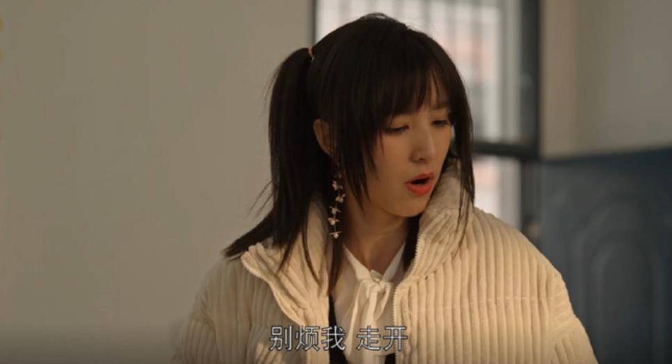 王悦伊在剧中饰演的杨玲子是乔家小弟七七的cp,两人年纪轻轻就有了一