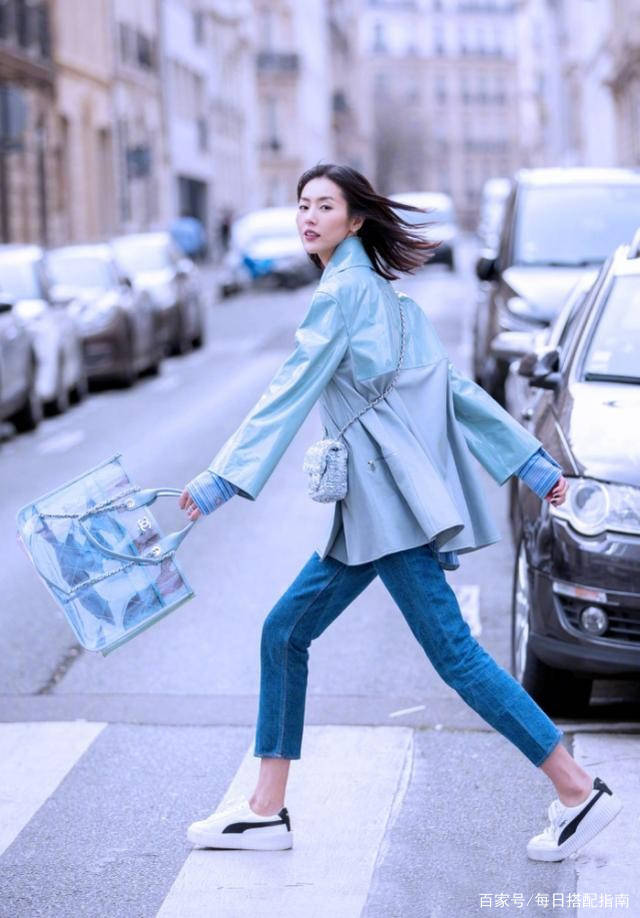 颜色|女人过了50岁,出门少穿这2种“装嫩色”,多穿另外3种更显气质