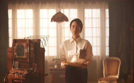 经验|日常出行穿衬衫怎么搭，老戏骨海清有经验，帮你时髦保暖两不误