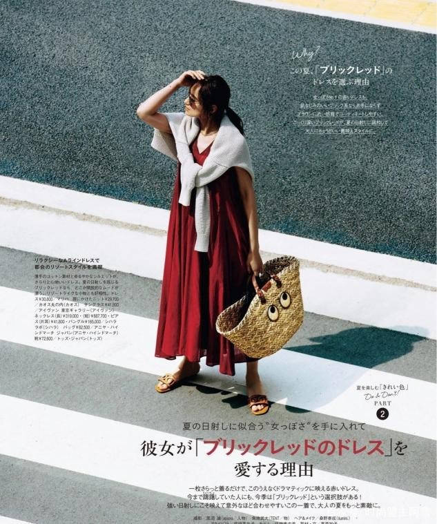 身材|女人55岁以后，建议少穿T恤，今夏学刘晓庆这样穿，时髦还减龄