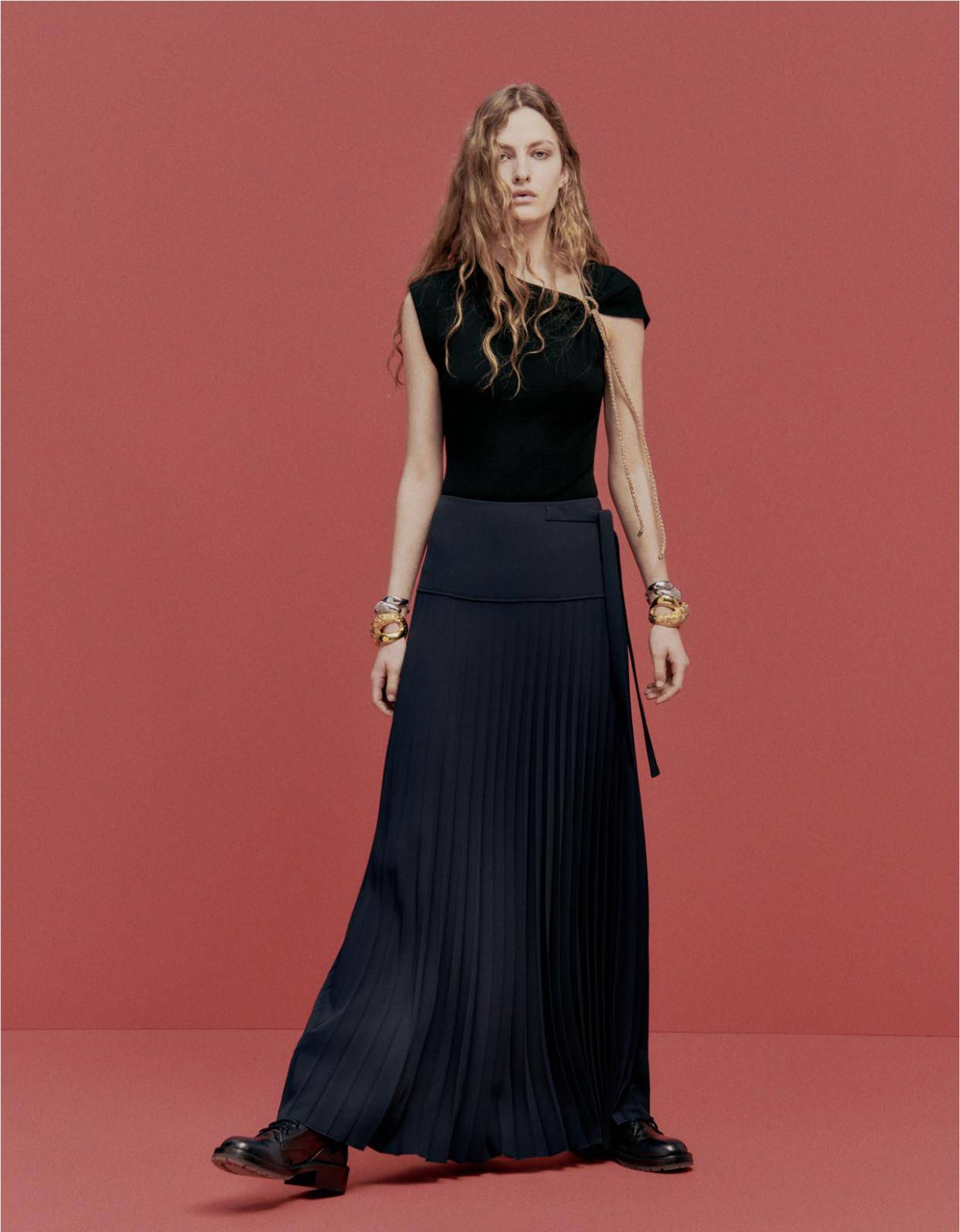 本质|2020早秋服装:让服装本质说故事,Chloe用基本元素大玩穿搭游戏