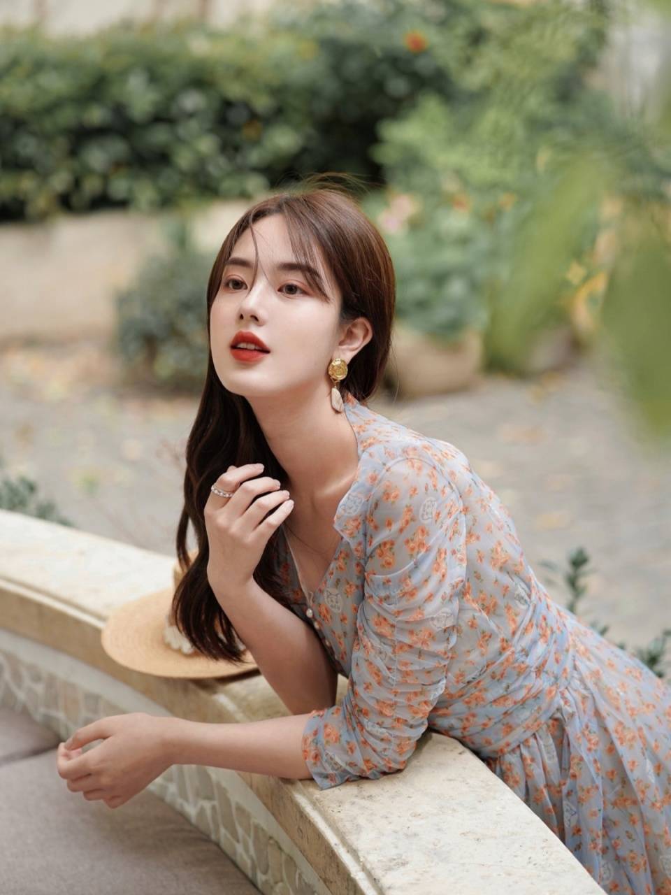 卫衣|衣不必多和也不必贵,秋天拥有这几款碎花裙,照样美得出众