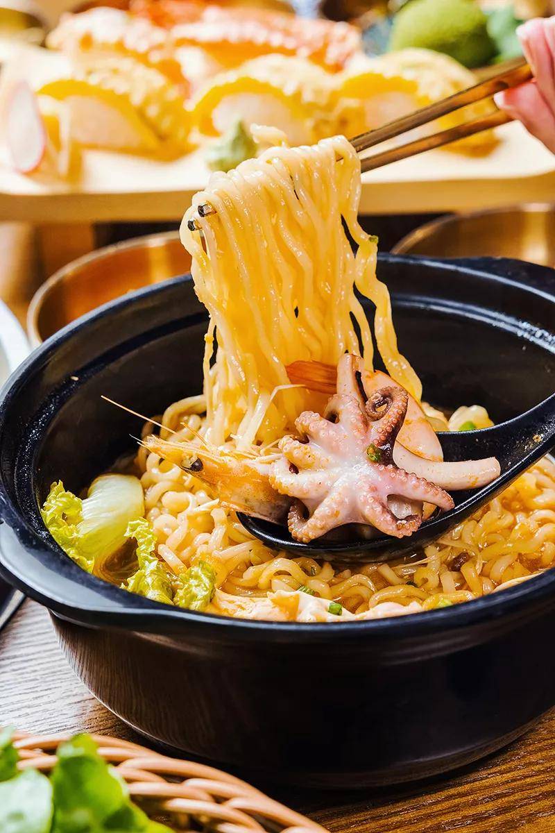 am-|吃m8和牛、看乐队live…