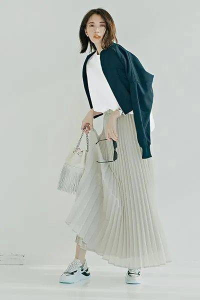 魅力|别总穿裤子了，外套+裙子=才是入秋最in搭配套路！