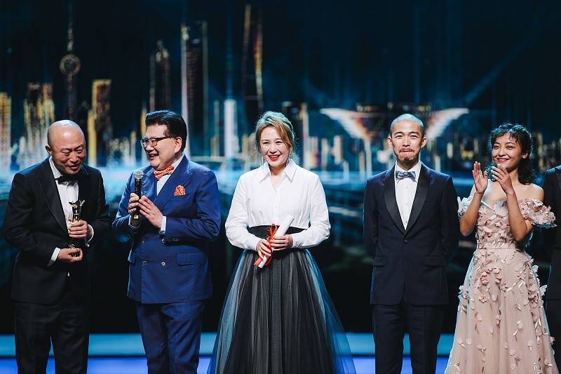 魅力|马丽衣品也不差，身穿黑色网纱长裙好迷人，虽腰身不细但曲线很好