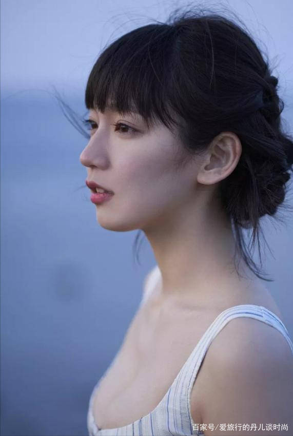 身材|日本90后当红小花吉冈里帆，治愈系穿搭唯美清纯，韵味十足