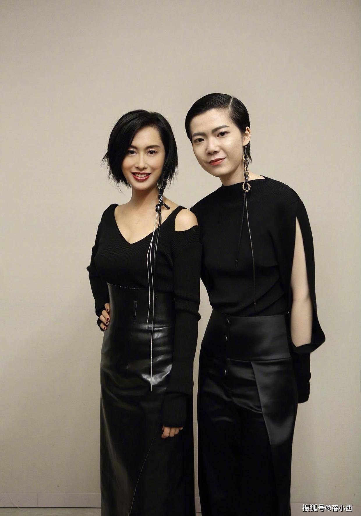 傲人|朱茵完全忽略了大婶的年龄,一身别致穿搭,大胆展现“傲人”身材