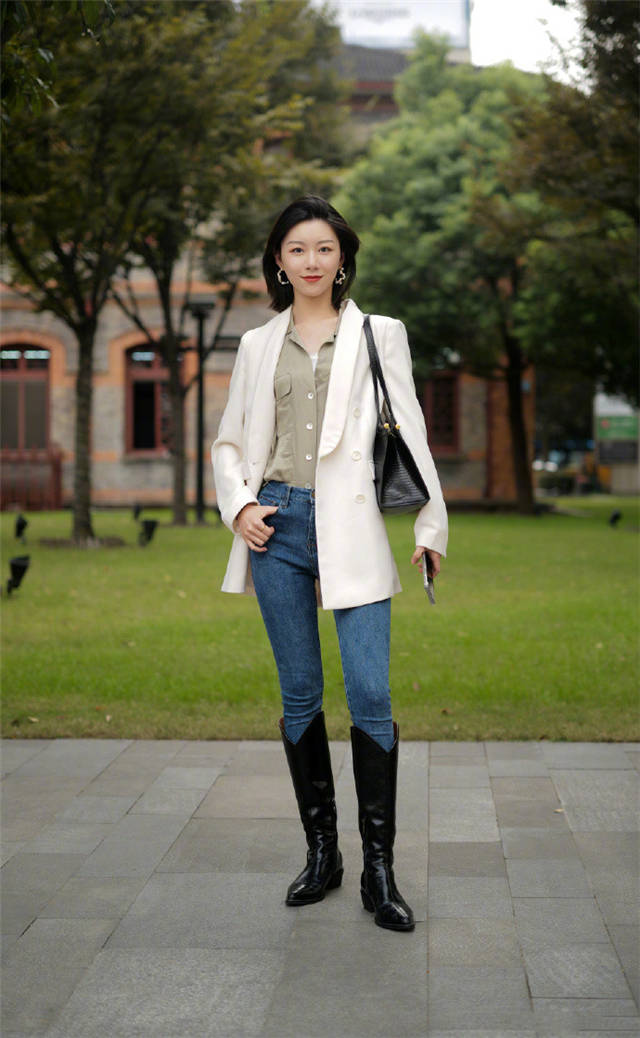 最近一种穿法火了 叫 裤子塞进靴筒里 保暖显瘦 小个子都爱 牛仔裤 最近一种穿法火了 叫 裤子塞进靴筒里 保暖显瘦 小个子都爱 牛仔裤