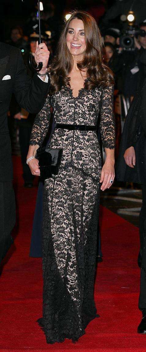 黑色|凯特王妃气质真好，黑色蕾丝裙穿出高级感，不戴珠宝也有贵族气息