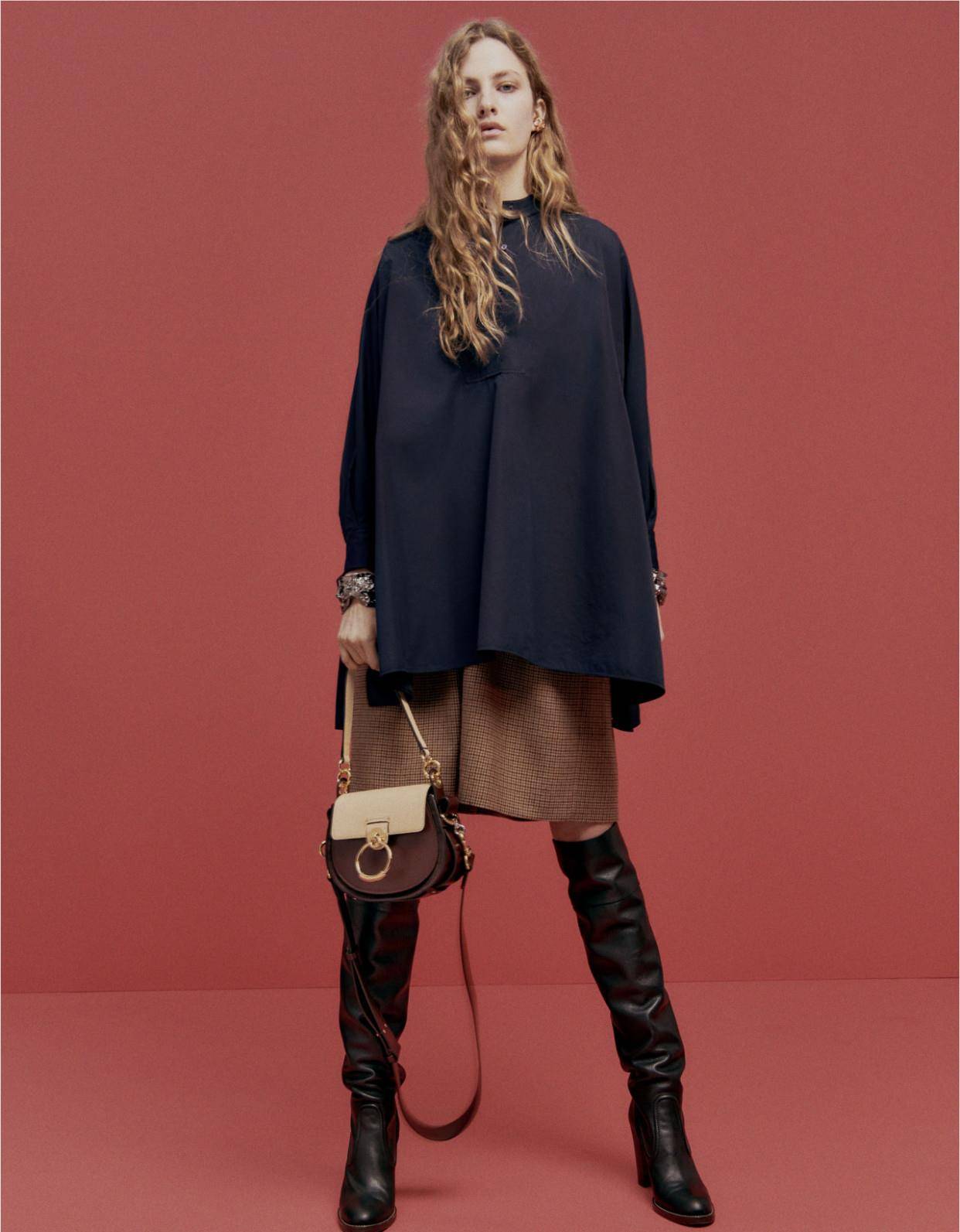 本质|2020早秋服装:让服装本质说故事,Chloe用基本元素大玩穿搭游戏