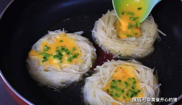 葱花|早饭别去早餐店了,2个土豆5个鸡蛋,营养又美味,比包子还要好吃