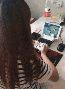 鸭子|搞笑GIF：正排队买早餐的人一听都散了，老板拿着幹面杖追他去了