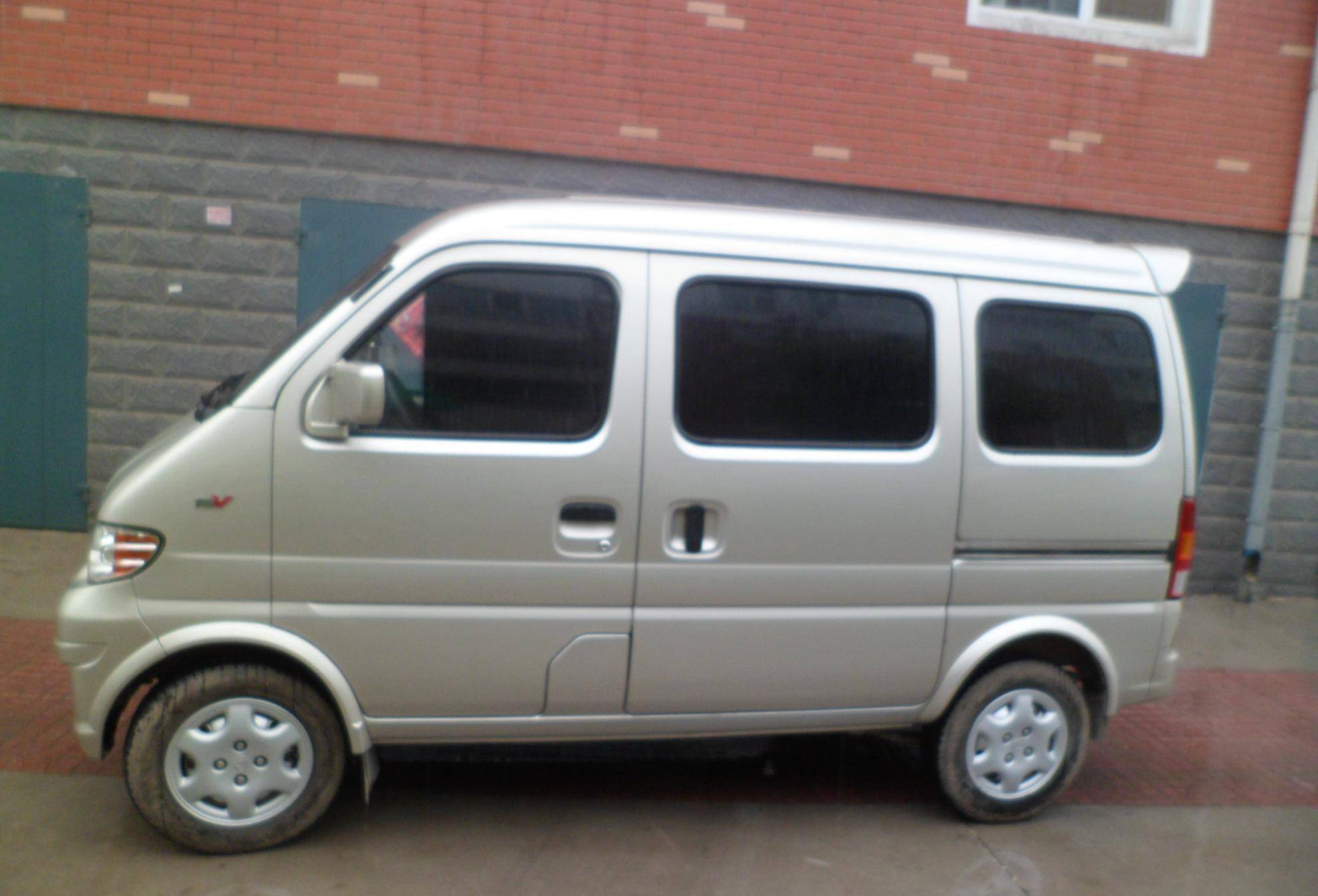 为什么面包车几乎没有黑色的 汽车制造商 造出来你敢开吗 乐惠车