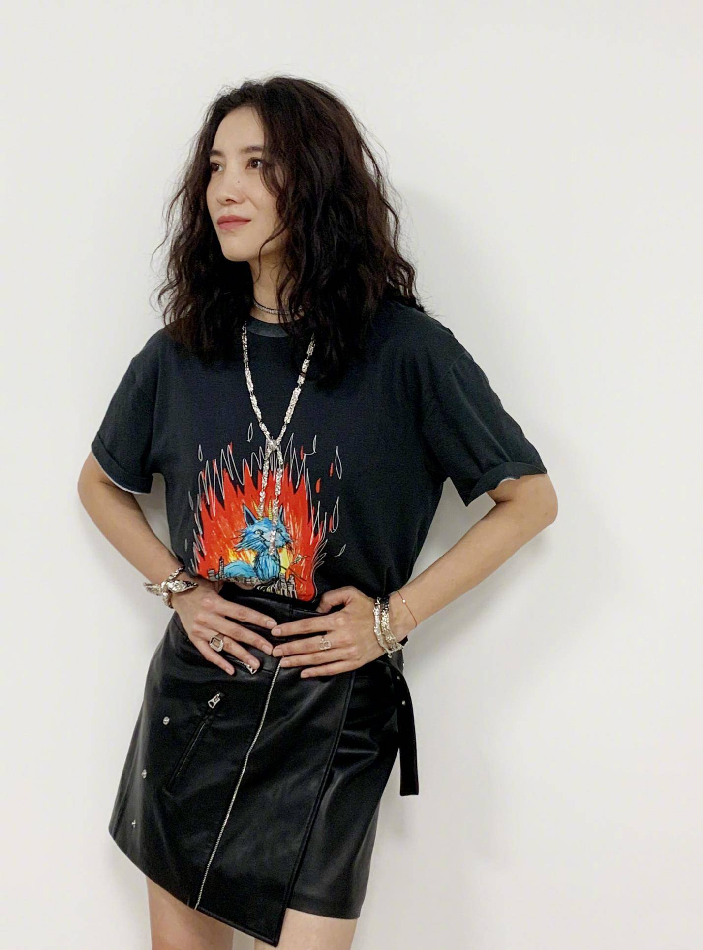 女神|宋佳穿睡衣也时尚,倪妮成街拍女神,论私服穿搭的秘密