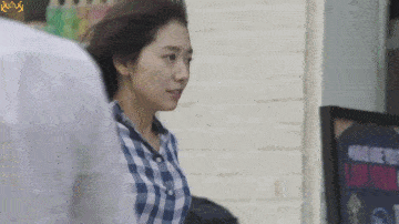 发型|杨紫为拍戏换油头发型，秀发贴头皮还没有刘海，成熟造型也很美