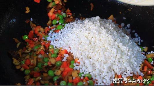 米饭怎么吃好吃加调料 2c83be64da634bf198647f74662c0468.jpeg