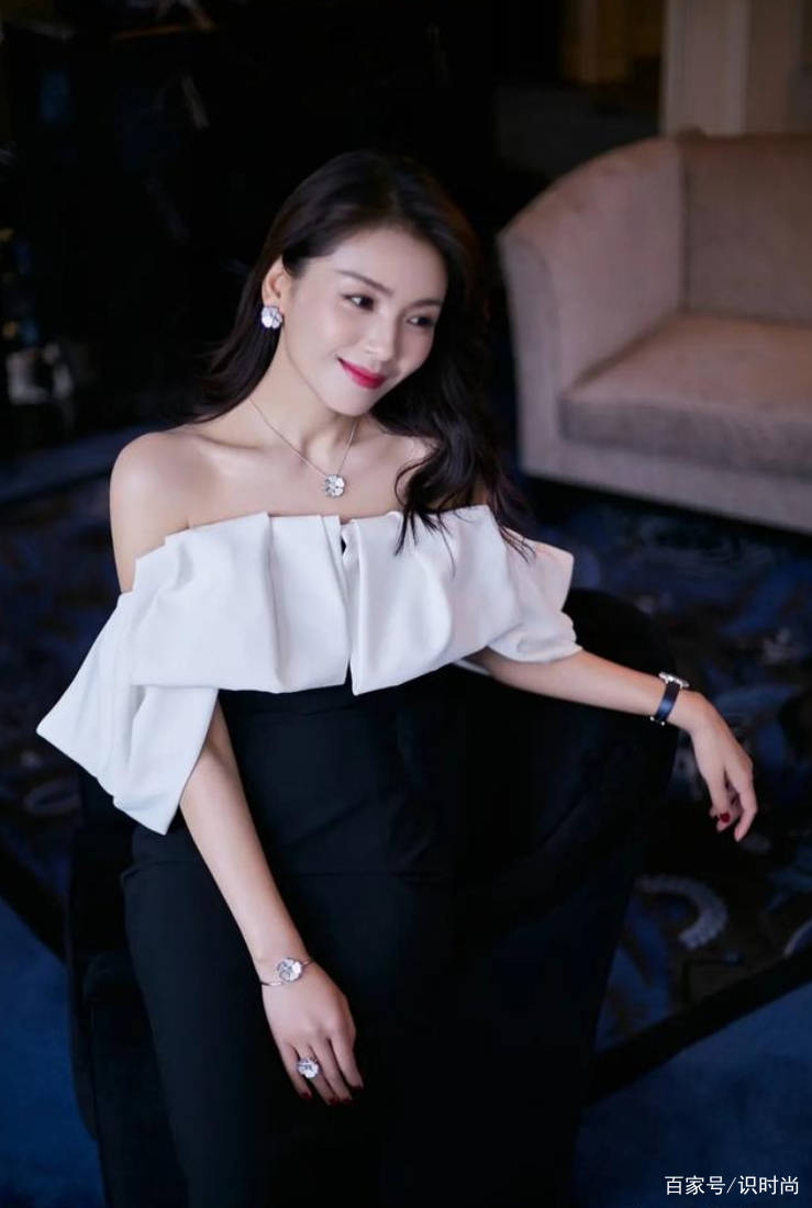 效果|刘涛出海拍时尚大片，大露香肩和长腿，42岁越来越有“阔太”气质