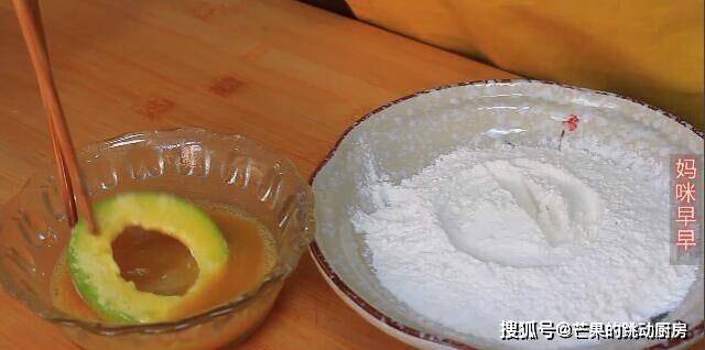 蔬菜|最近很火的懒人早餐饼,2块钱能做一大盘,少油健康,全家抢着吃