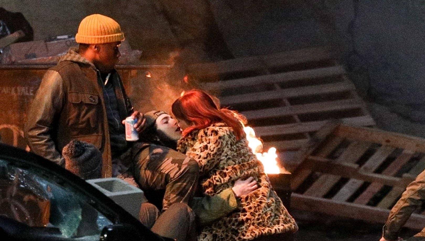 柴勒|詹妮弗·劳伦斯和蒂莫西·柴勒梅德拍吻戏像一对小情侣，画风太美