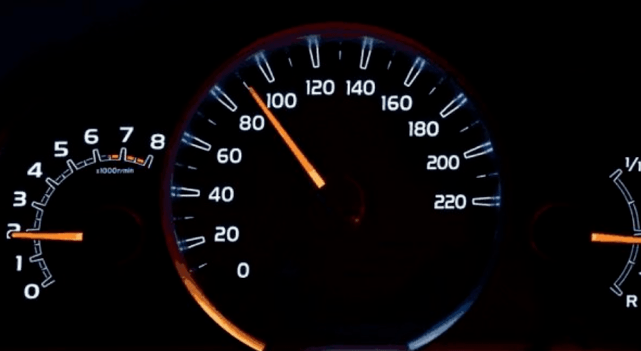 仪表盘显示100kmh导航报告车速95kmh实际车速是多少