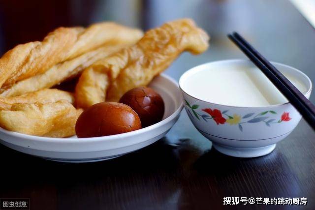 蔬菜|最近很火的懒人早餐饼,2块钱能做一大盘,少油健康,全家抢着吃