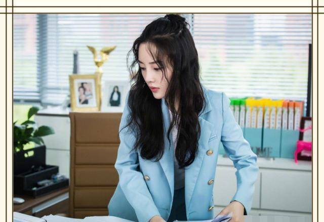 职场|李小璐低调晒剧照,8套职场look又攻又美,网友:彻底圈粉啦!