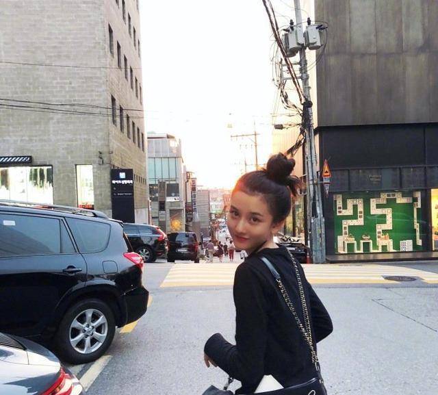 黑色|宋祖儿穿搭小课堂，少女风格值得学习，让你像小精灵般灵动！