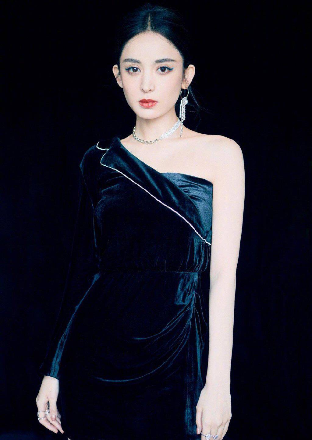 slay|杨幂、娜扎、李宇春秀场同框，春春霸气站C位，大哥范slay全场！