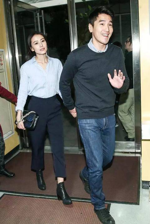 李冈龙乾隆》27年了：他离婚被骂她二婚冻龄她为弱智弟弟未婚