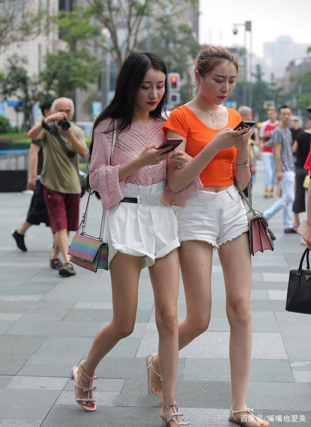 上衣|时尚质感的打底裤充满青春的运动活力，简约也是一种美，温婉可人