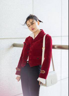 哪吒|宋祖儿的短裙出镜，小哪吒化身长腿女神，满屏的少女感！