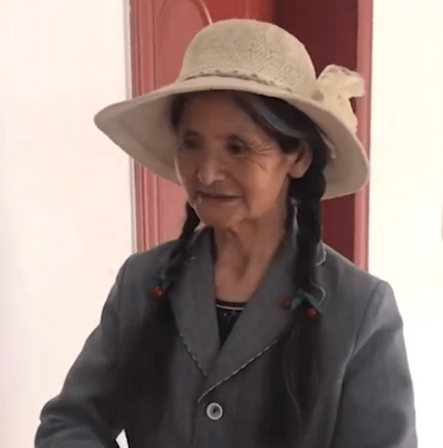 鹿仔|6旬老人颜值似精灵，拍摄需提前预约，看清长相：排多久都值！