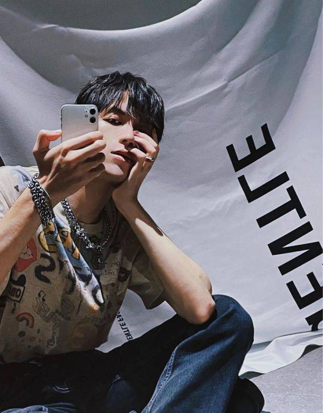 易姐|在吗,你喜欢什么类型的黑怕男孩?