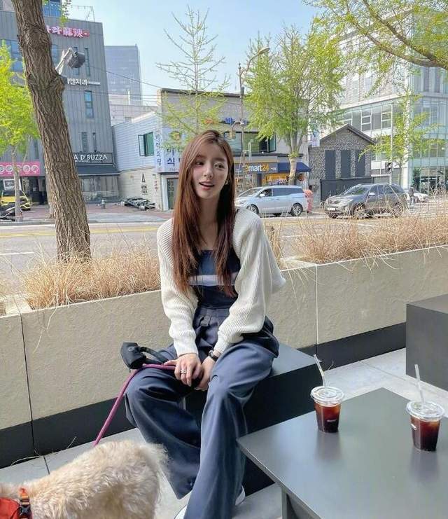 感觉|甜酷自在的韩国博主ziyooni洪智允 有颜又有衣品 太爱了!