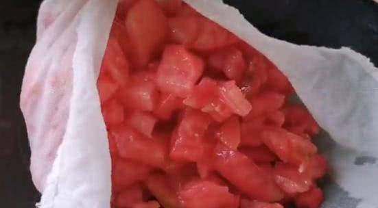 虾皮|韭菜和西红柿的新吃法,很多人都没吃过,一上桌准备抢光