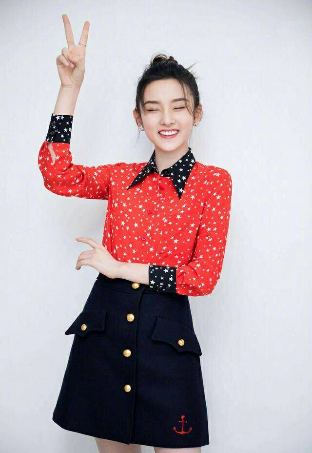 设计|运动风连衣裙挂编织篮，脸上肉肉的好可爱，21岁宋祖儿才是少女感