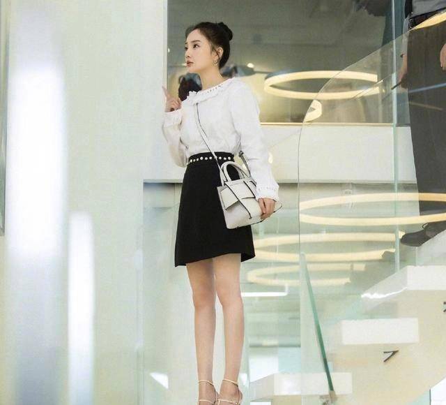 职场|李小璐挑战职场剧，终不再演少女，新剧穿搭成熟稳重堪比时尚秀